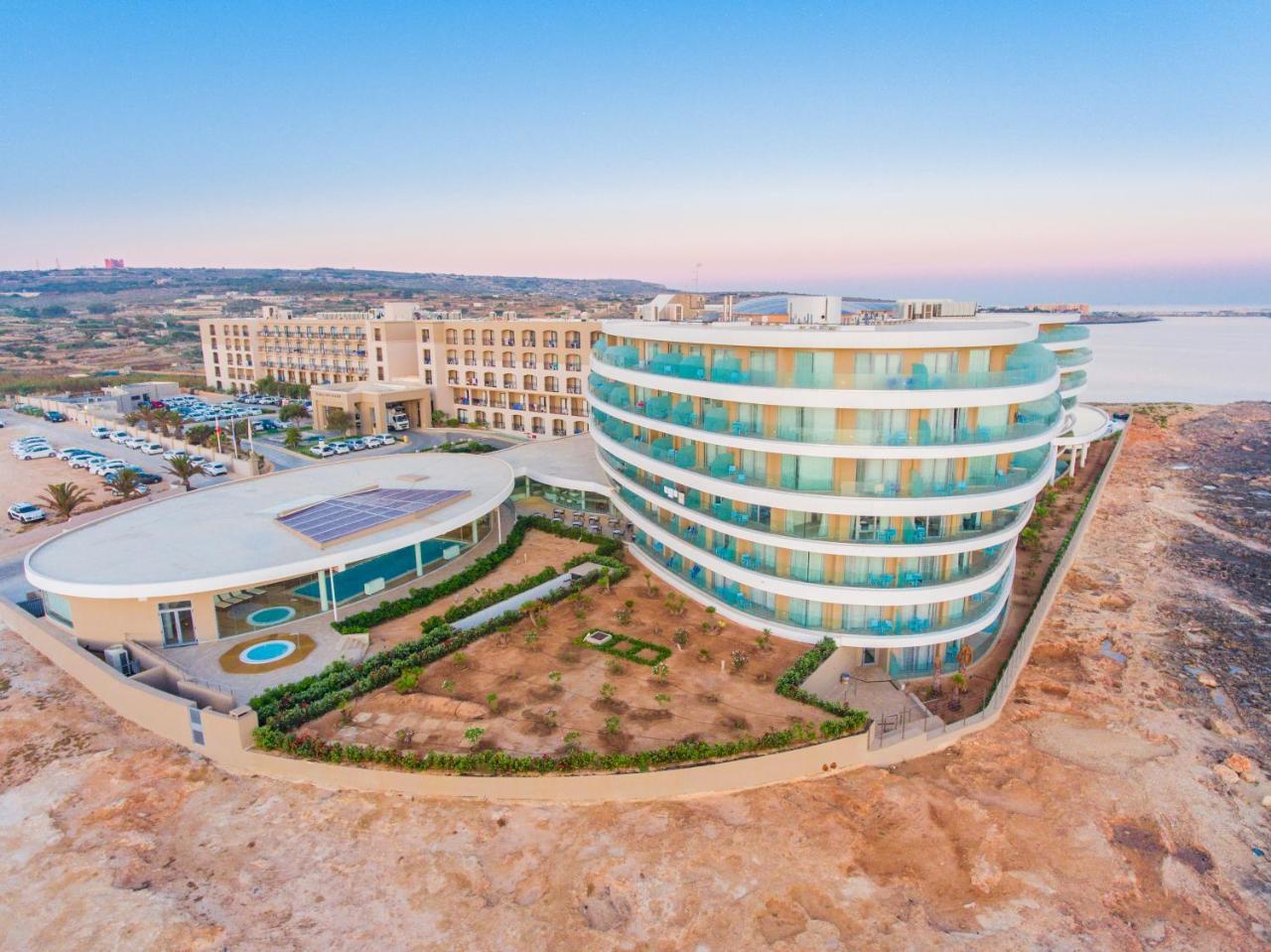 Ramla Bay Resort Mellieha Bagian luar foto